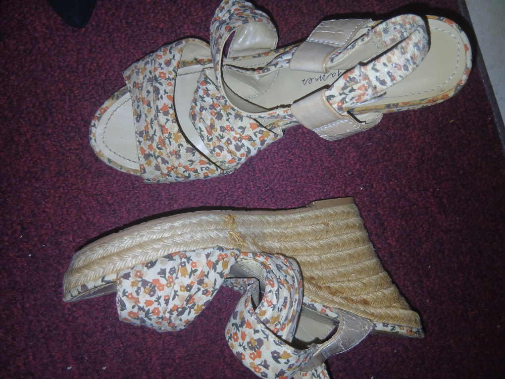 Juliet & James Floral Wedge Sandals - Size 6 - photo 4