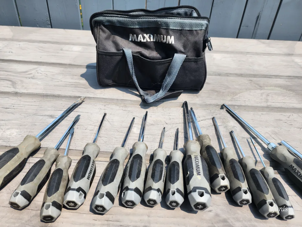 Maximum 15 Screwdrivers with Tool Bag thumbnail