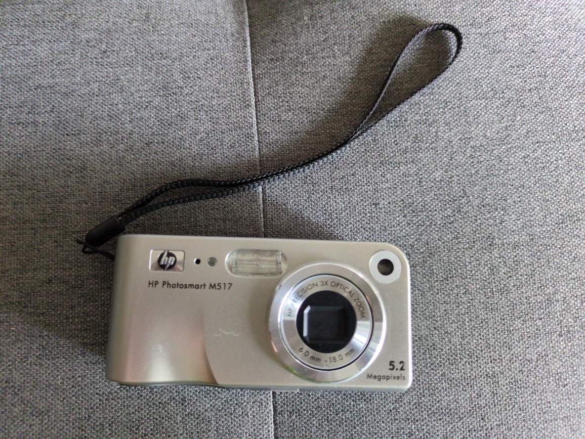 HP Photosmart M517 5.2MP Digital Camera