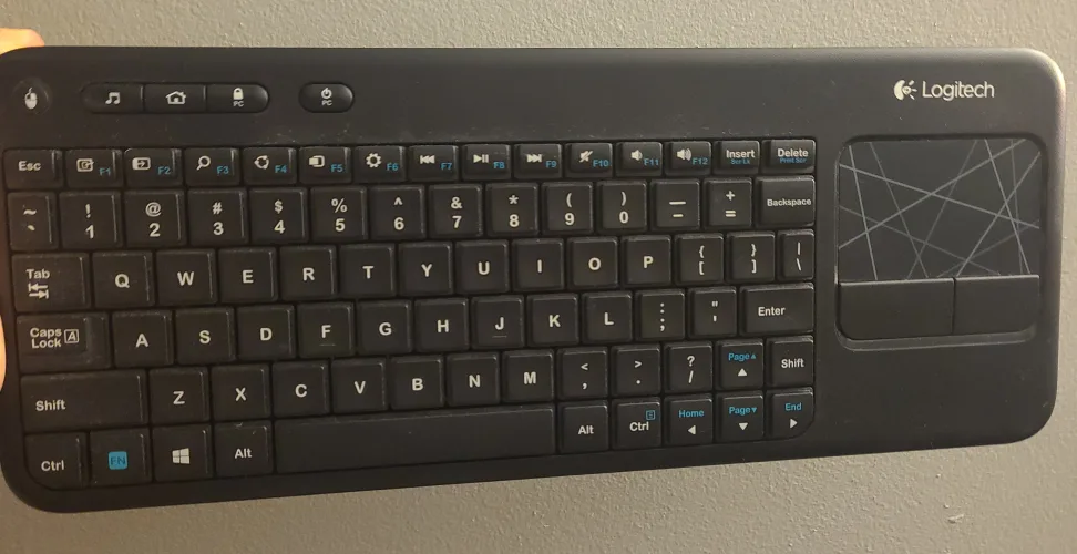 Black Logitech K400 Wireless Touch Keyboard 🧡 thumbnail