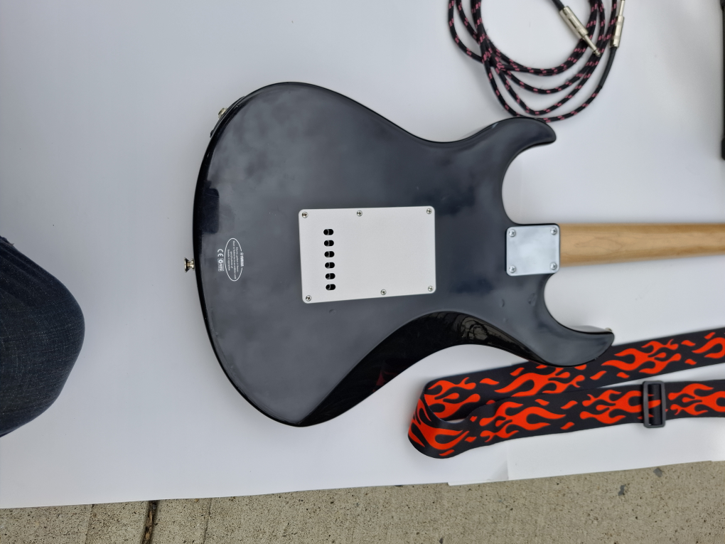 Vintage Yamaha Electric Guitar 112 with Amp - photo 4