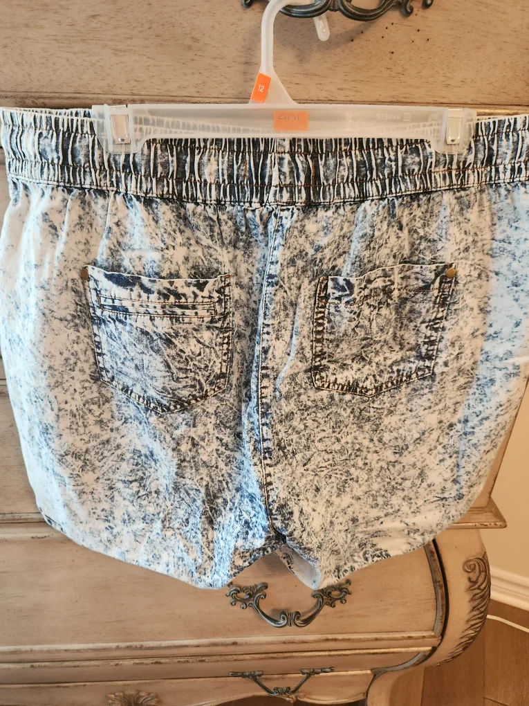 NEW Denim women's Shorts image indicator(5)