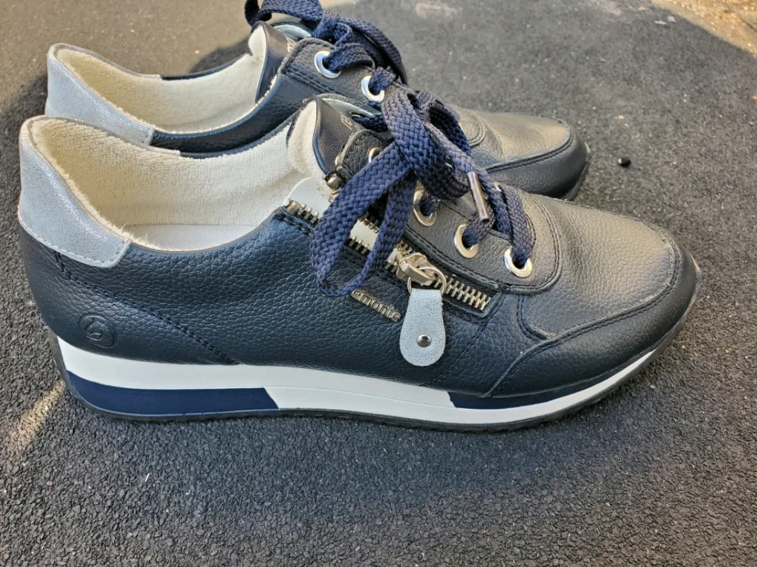 Remonte genuine leather running shoes - SIZE 8 image indicator(2)