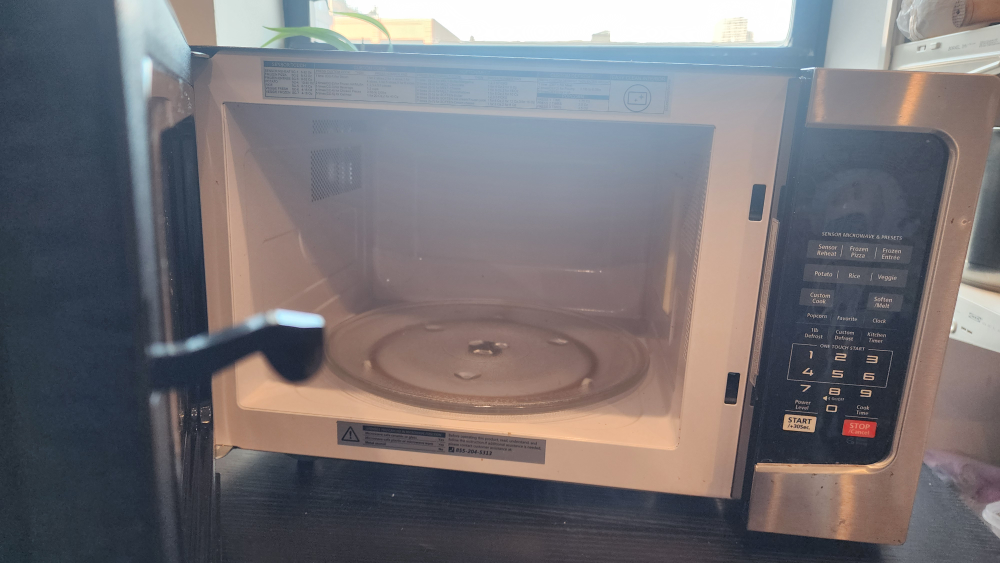 Toshiba Microwave Oven - photo 3
