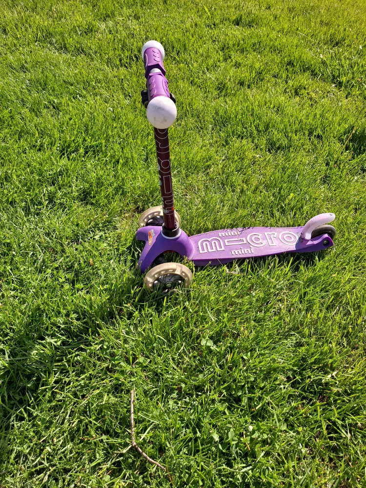 Micro Mini Purple Scooter thumbnail