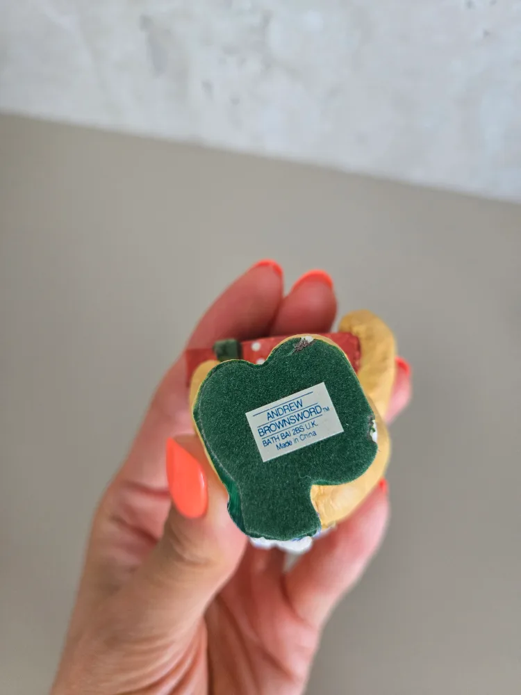 Andrew Brownsword Figurine - Bear with Gifts image indicator(3)