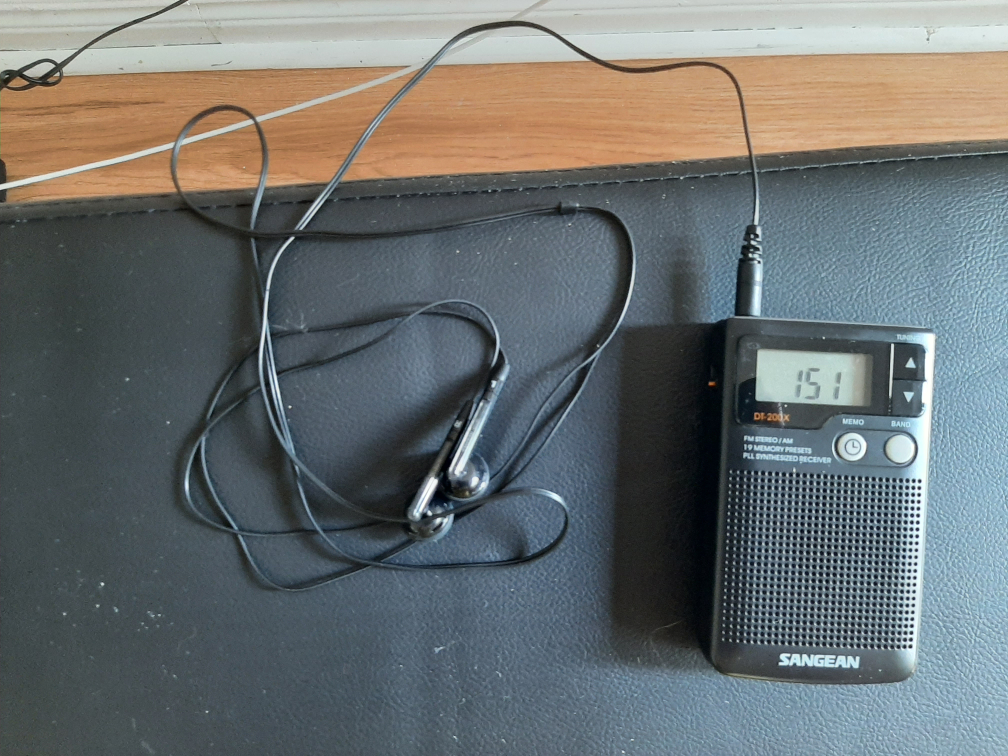 Sangean DT-200X FM/AM Radio with Earphones - photo 2