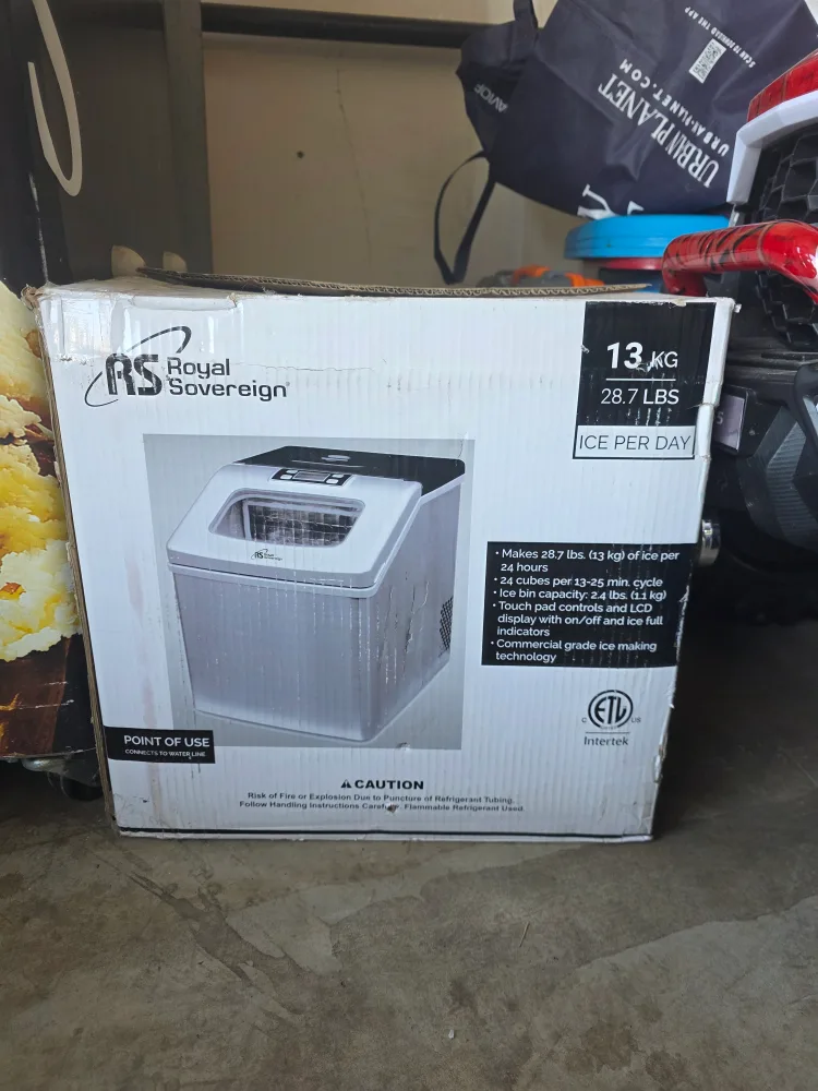 Royal Sovereign Ice Maker - Makes 28.7 lbs/day