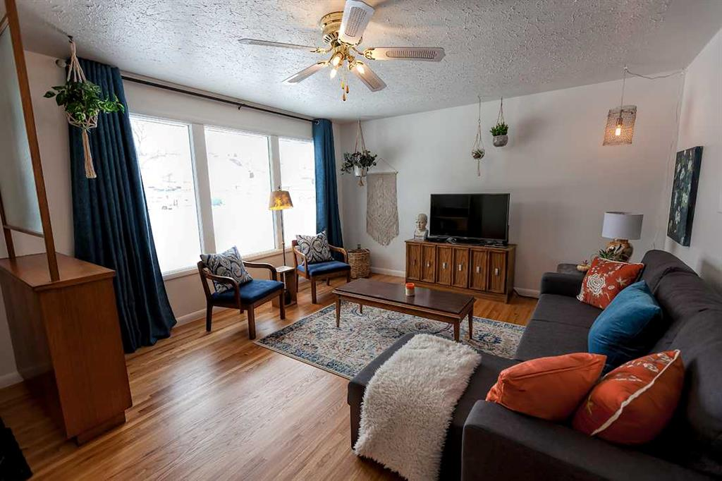 2 Bedrooms 1 Bath , main floor for rent