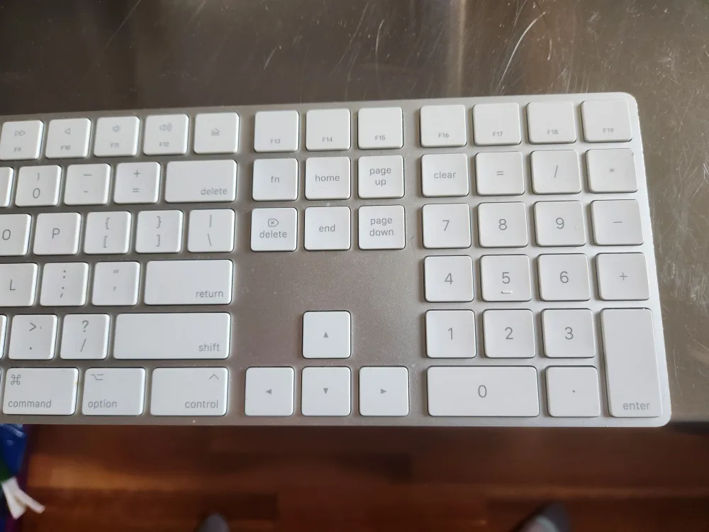 Apple Magic Keyboard with Numeric Keypad image indicator(2)