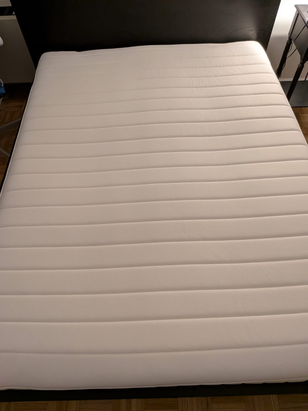 IKEA VALEVÅG Queen Mattress - Pocket springs. Mint.