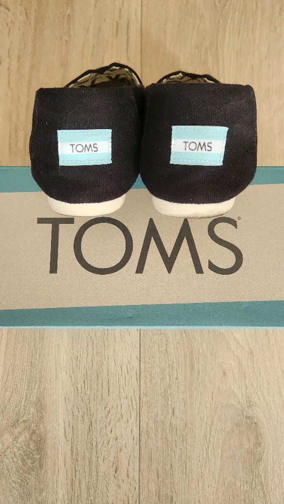 TOMS Black Canvas Slip-On Shoes - Size 8.5 image indicator(3)
