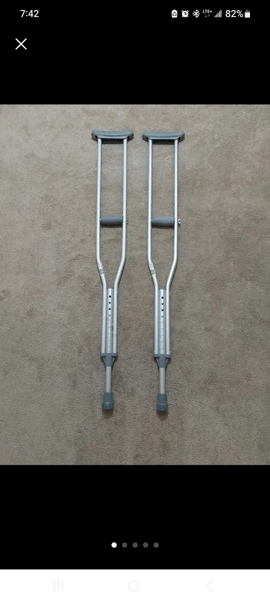 Mansfield CR52510 Aluminum Crutches Medium thumbnail