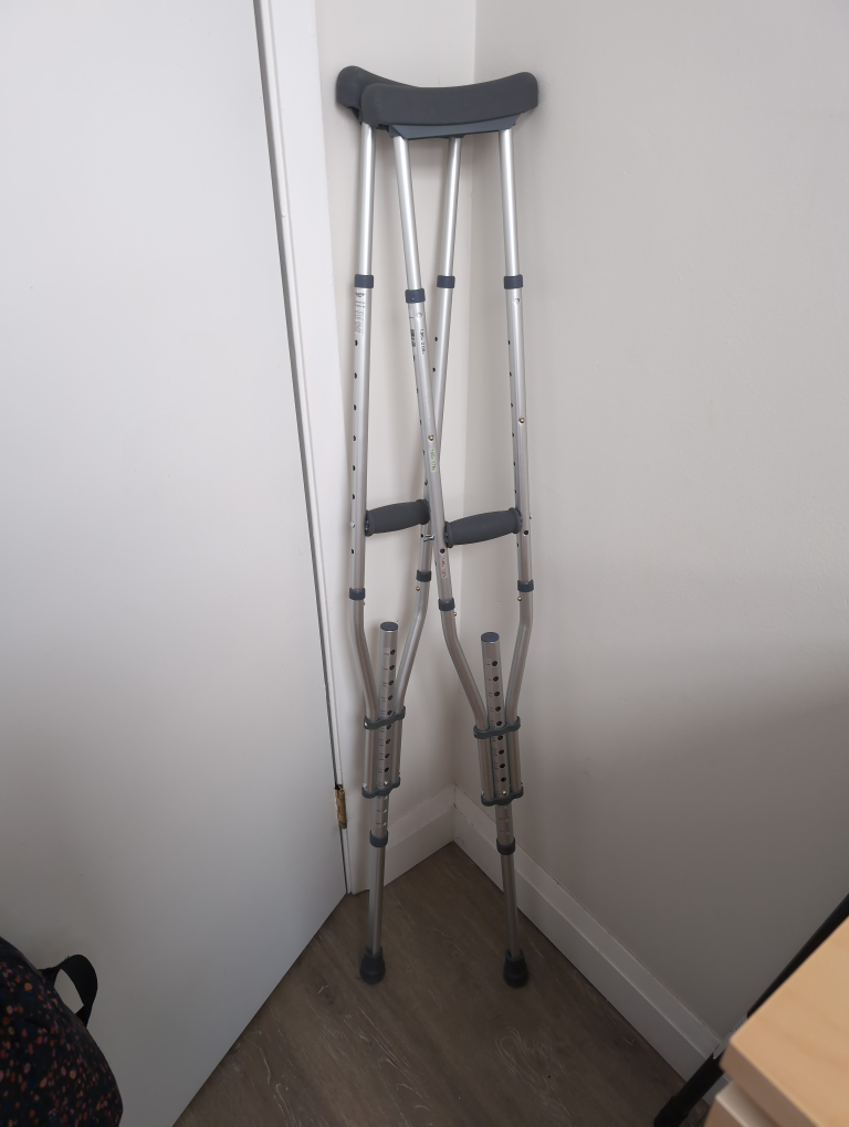 Adult Adjustable Crutches