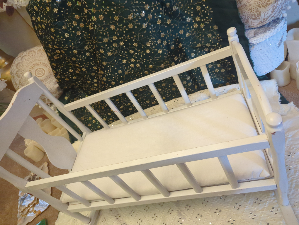White Wooden Baby Cradle - photo 2