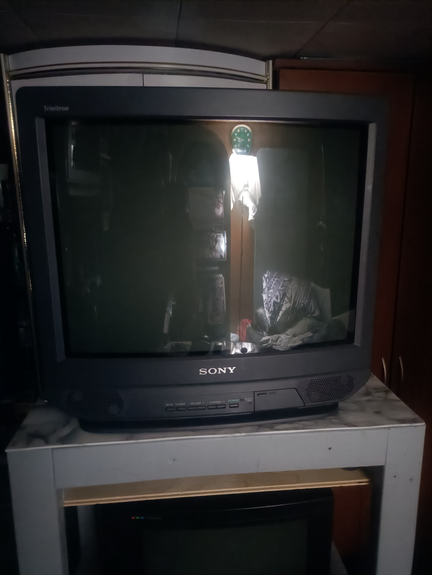 20 inch sony trinitron crt composite and stereo speakers