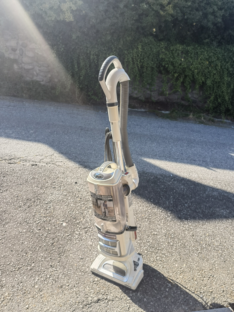 Shark Navigator Lift-Away Vacuum