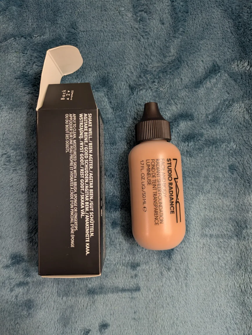 MAC Studio Radiance Face & Body Foundation