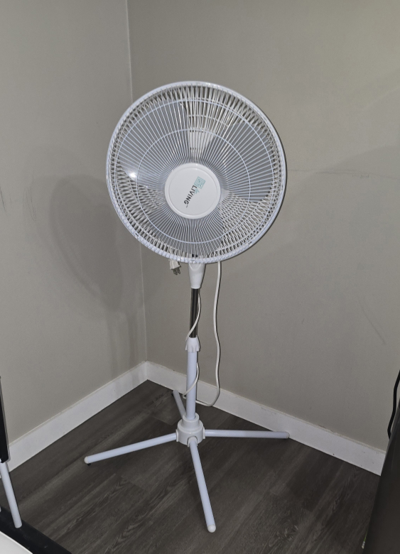 LIVING White Stand Fan