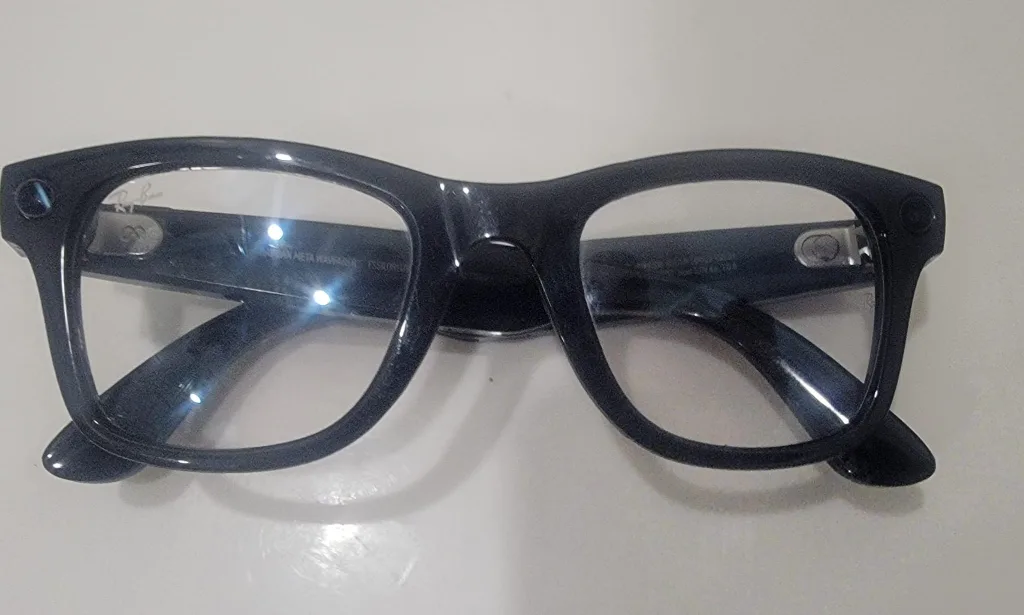 Ray-Ban Meta Wayfarer Smart Glasses image indicator(3)