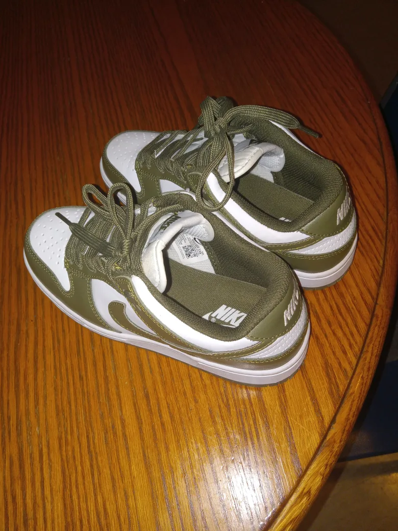 Nike SB Dunk Low Olive Green/White image indicator(3)