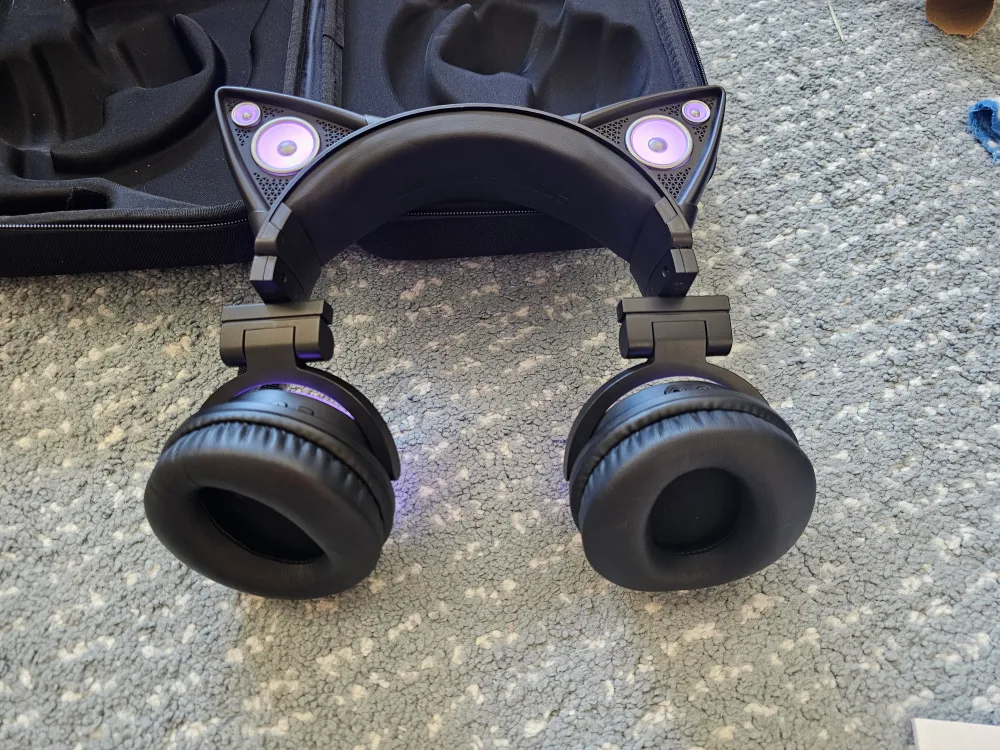 Yuumei Purple Light-Up Axentwear Cat Ear Headphones and Speaker image indicator(3)