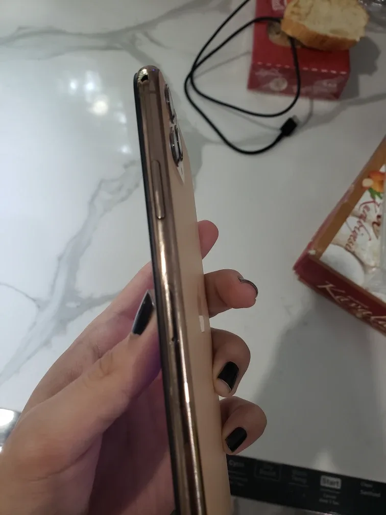 Apple iPhone 11 Pro Gold image indicator(3)