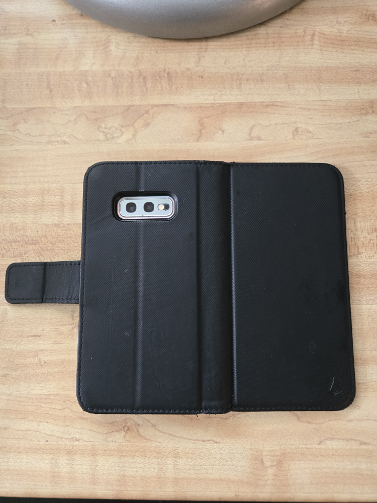 Samsung Galaxy S10e with Case - photo 5
