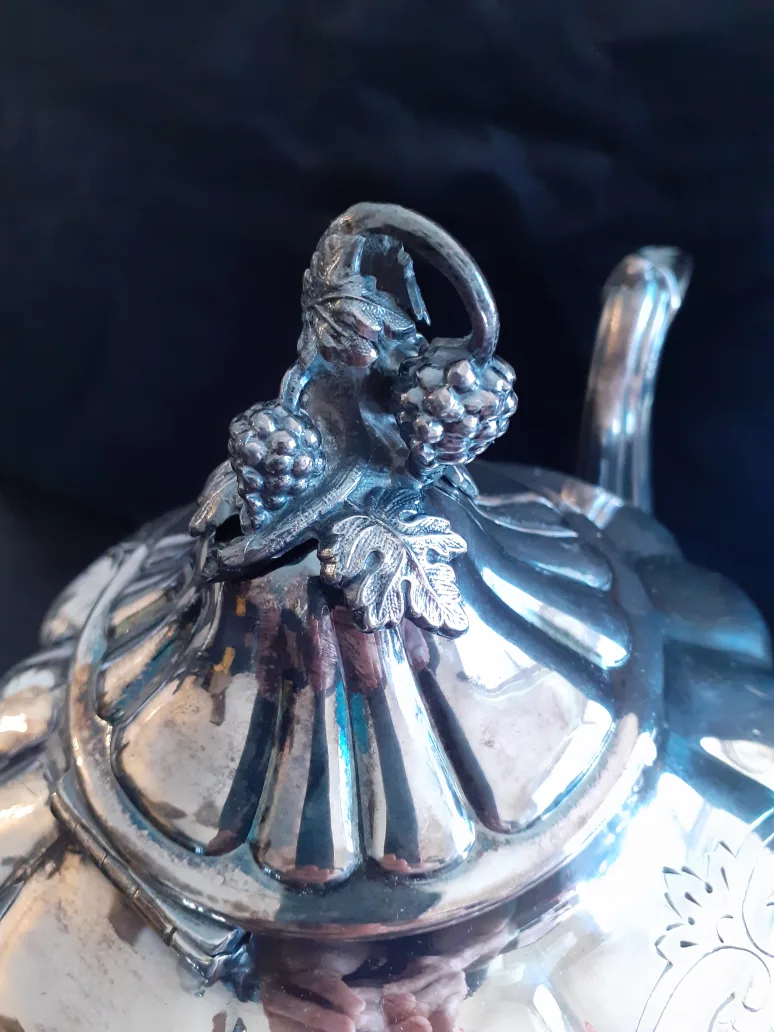 Antique Silver Plated Teapot image indicator(5)