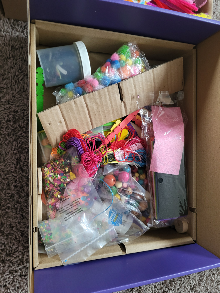 Arts and Crafts Studio - 1300+ Pieces