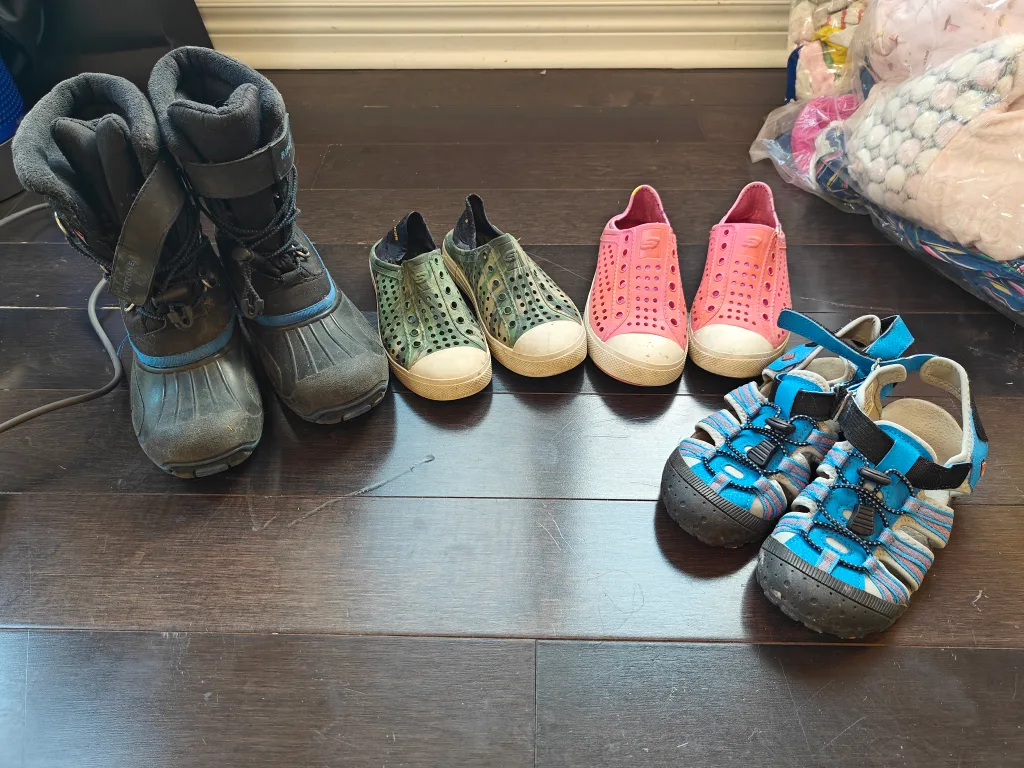 kids size 2 shoes ripzone sketcher snowboots sandales thumbnail