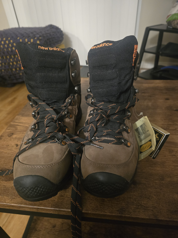New Balance Gore-Tex Vibram Hiking Boots - Size 10 - photo 2