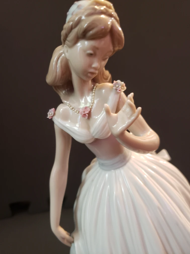 Lladró Figurine #5957, Porcelain - photo 2