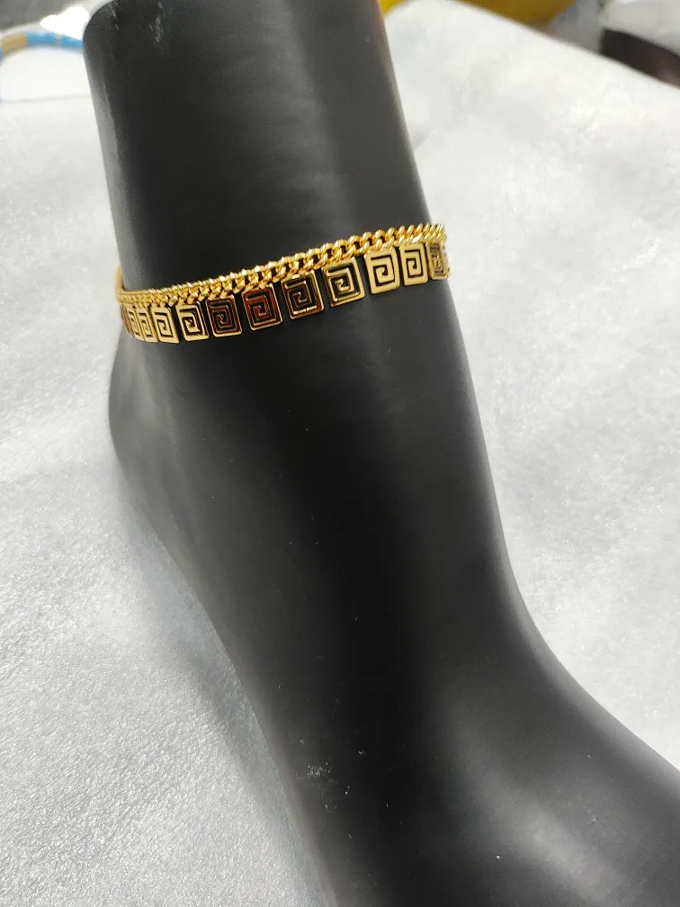 Gold Tone Anklet with Geometric Design image indicator(6)