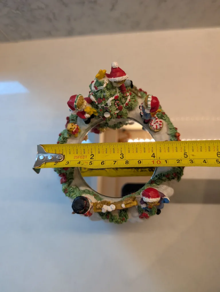 Santa's Trim Shoppe Polyresin Skating Pond Wind-up Music Box image indicator(8)