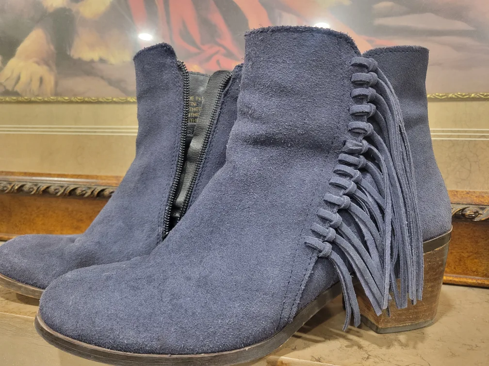 Women's suede Kenneth Cole size 8 image indicator(2)