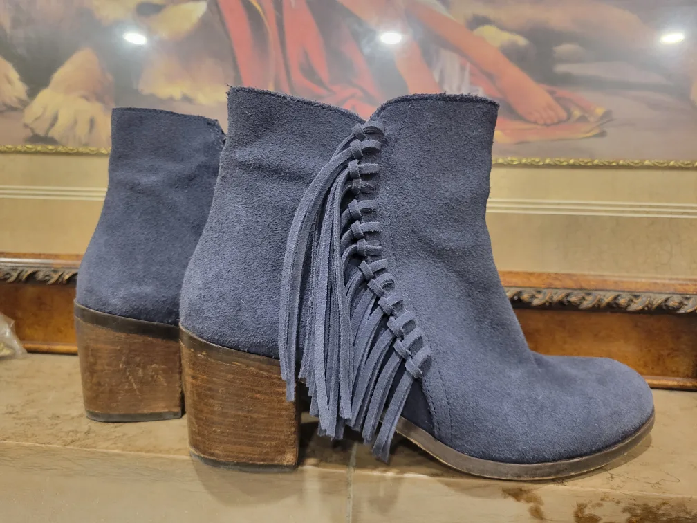 Women's suede Kenneth Cole size 8 image indicator(4)