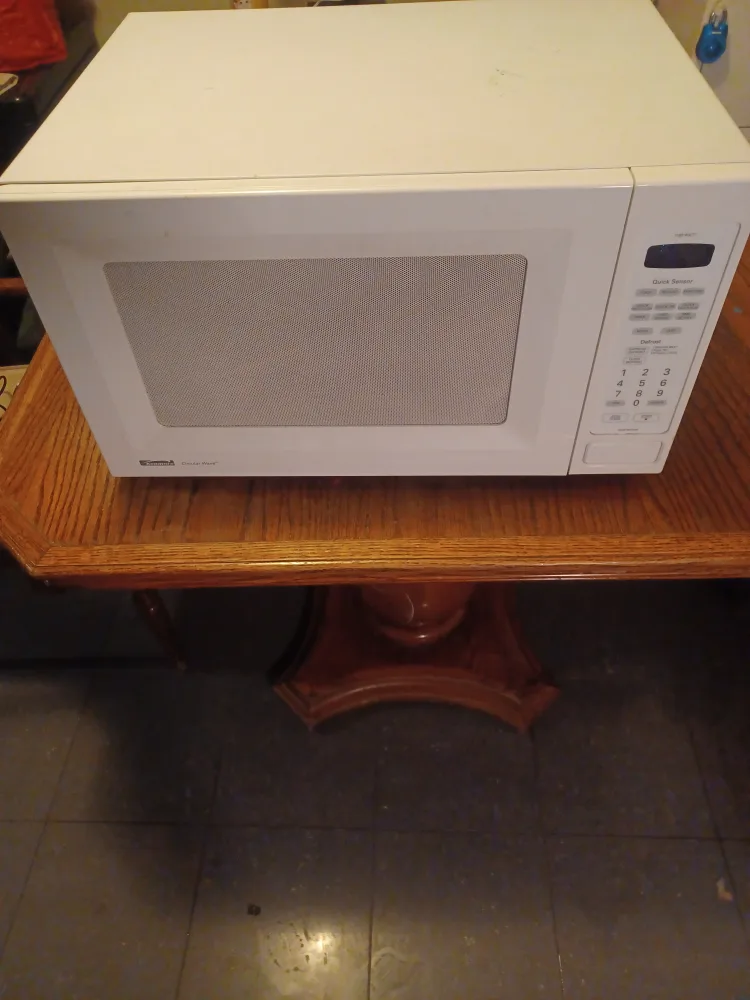 Kenmore Countertop Microwave - White thumbnail