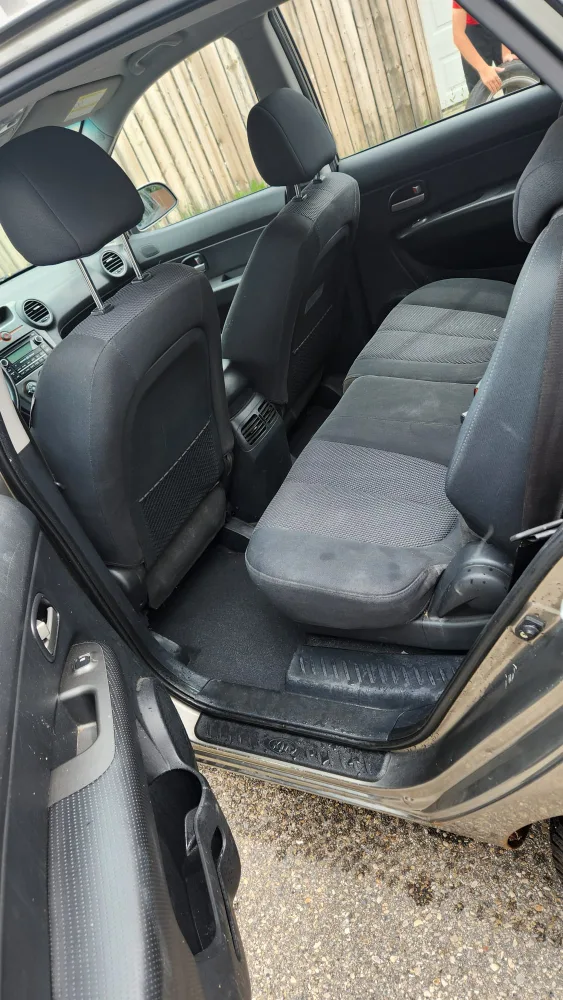 Kia Rondo Wagon - Great Condition! image indicator(5)