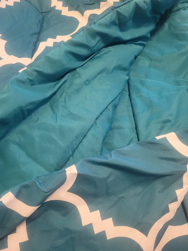 Teal & White Patterned Comforter image indicator(2)