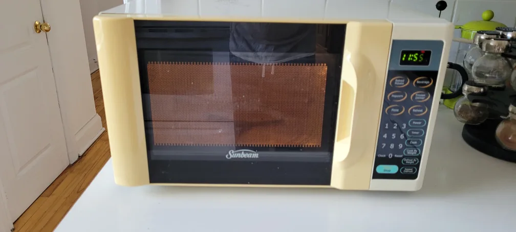 Sunbeam Microwave - Great for Small Spaces! thumbnail