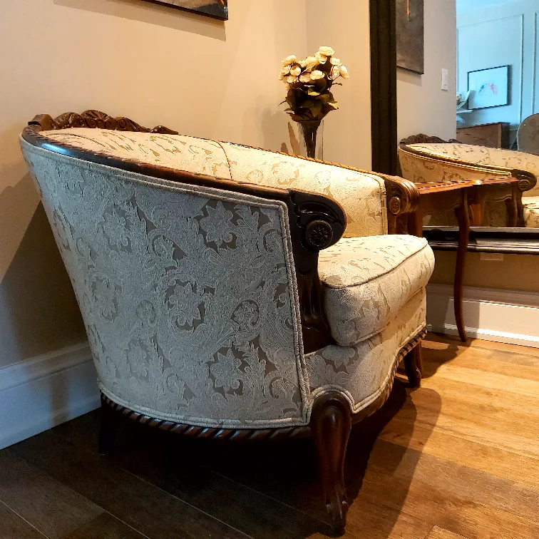 Accent Arnchair image indicator(2)