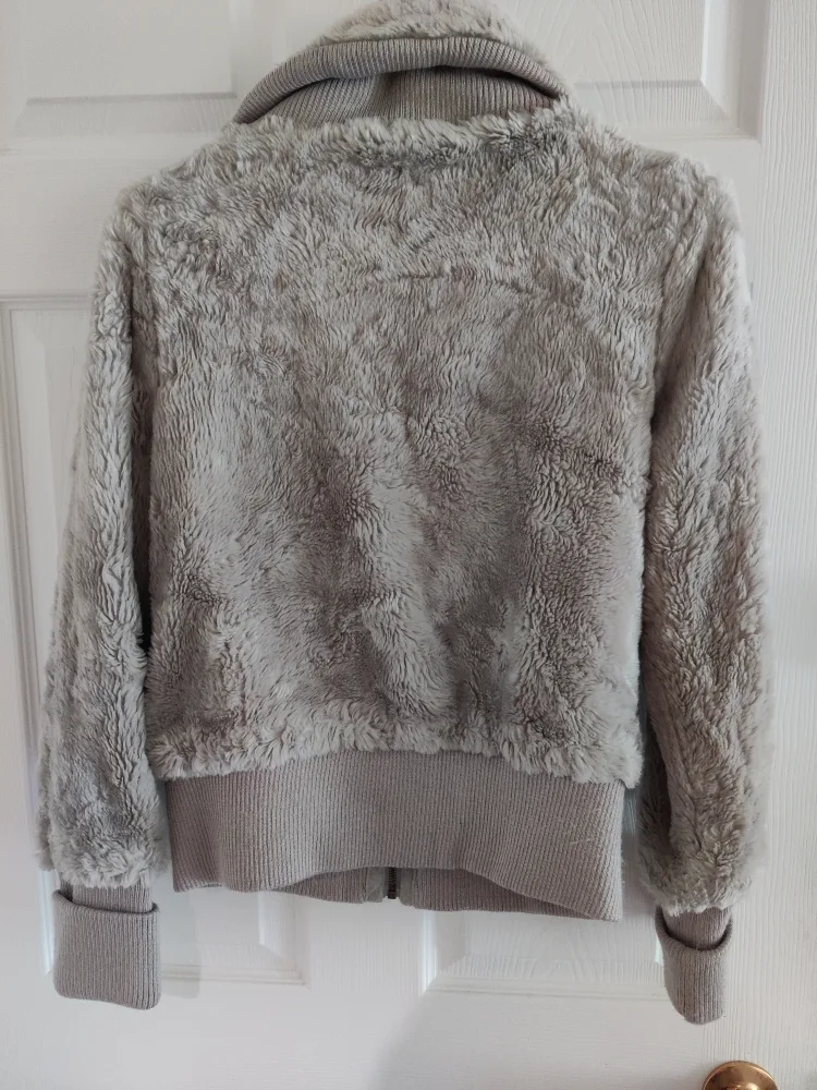 Fuzzy Grey Jacket size S/M image indicator(3)