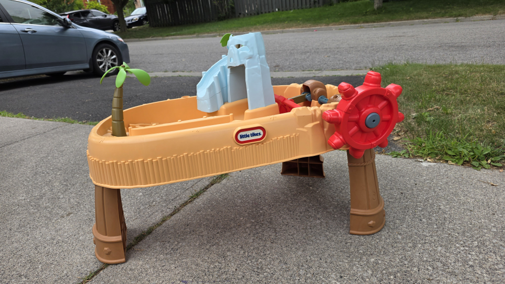 Little Tikes Anchors Away Pirate Ship