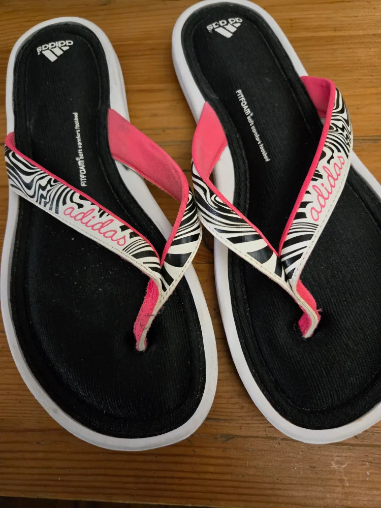 flip flop sandals thumbnail