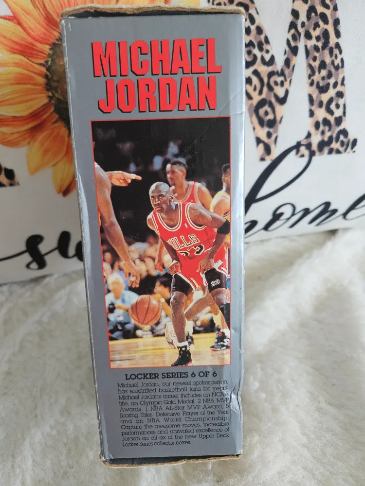Upper Deck NBA Basketball Cards Locker Series image indicator(4)