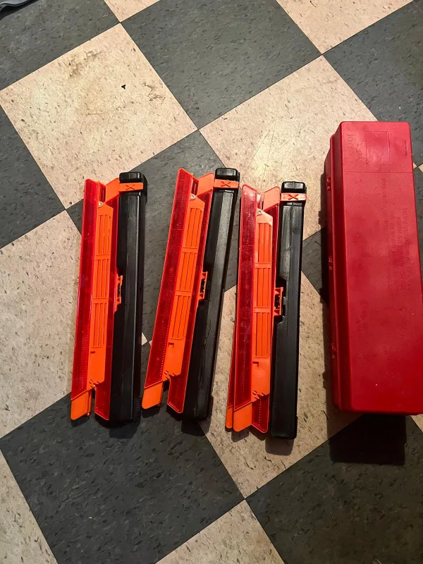 Emergency Vehicle Warning Triangles with Case thumbnail
