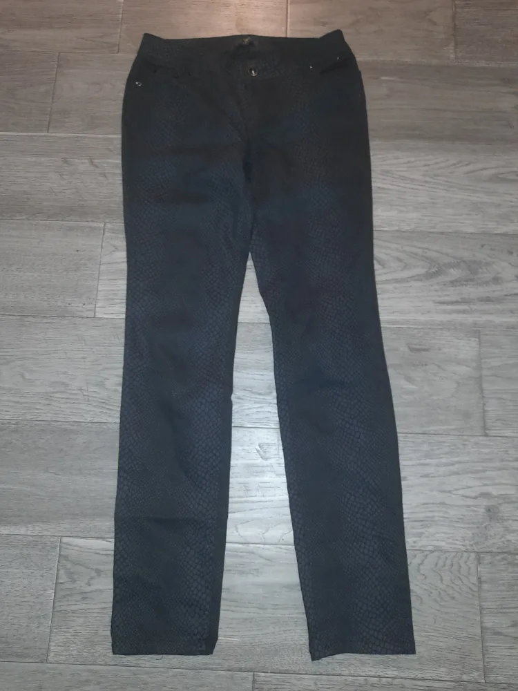 Black Patterned Jeans Size 9 thumbnail