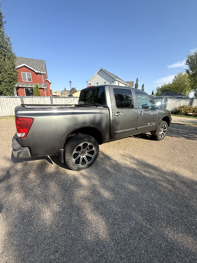2011 Nissan Titan SL - photo 3