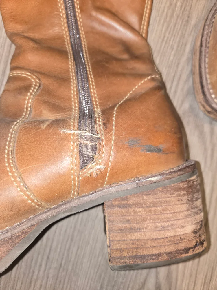 Skechers Brown Leather Platform Boots - Size 6.5 image indicator(9)